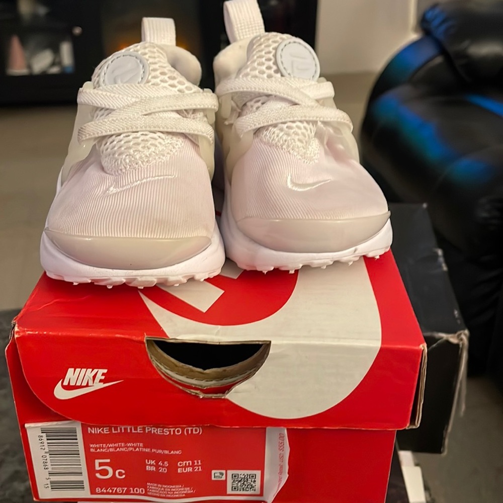 Baby girl size 5 Nike presto’s